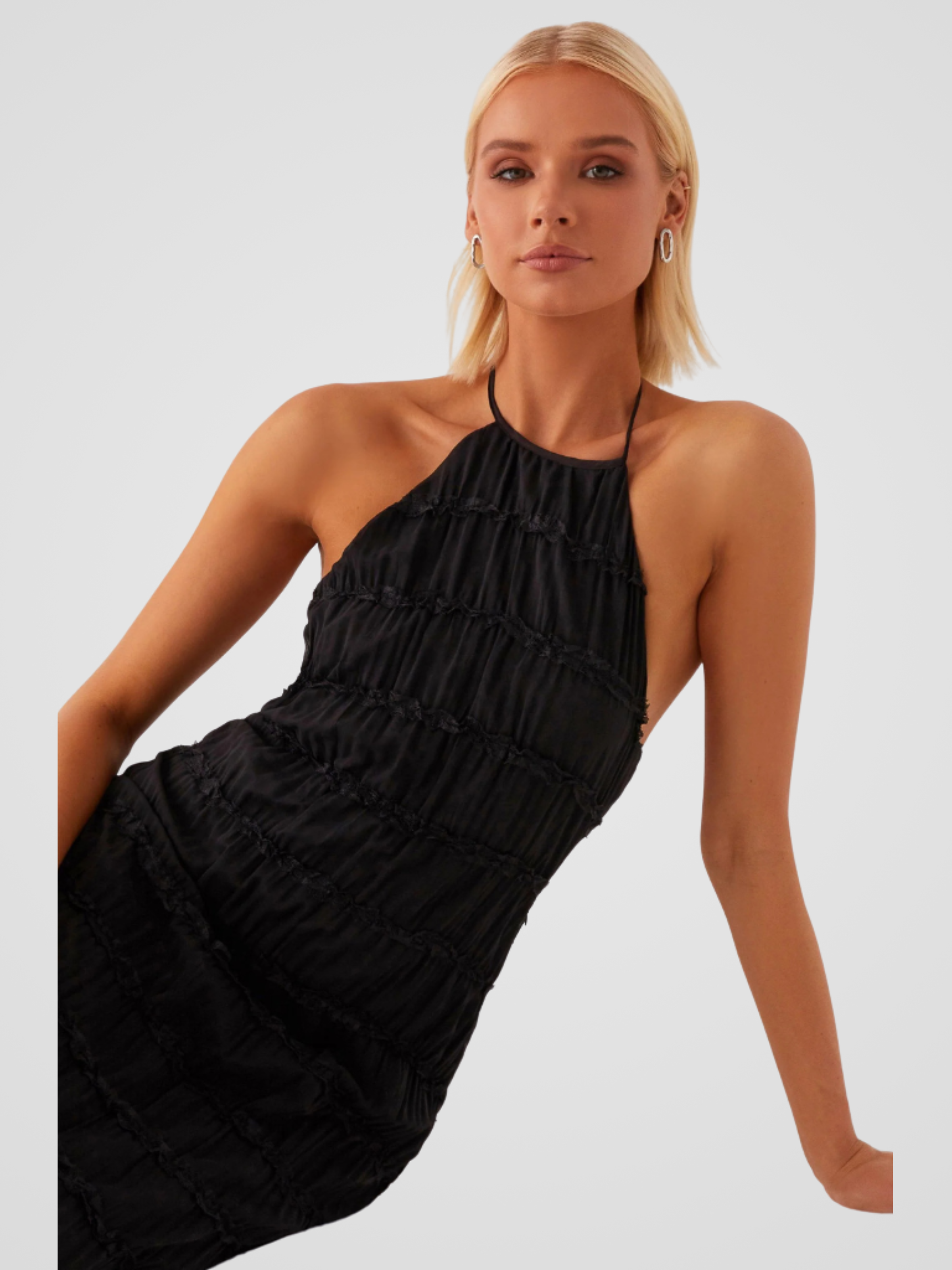Alizée™ | Geplooide halterjurk met luchtige textuur en elegante flow