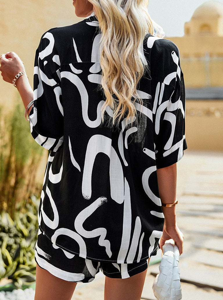 Fera - Tweedelige zwart-witte short met ovale geometrische print