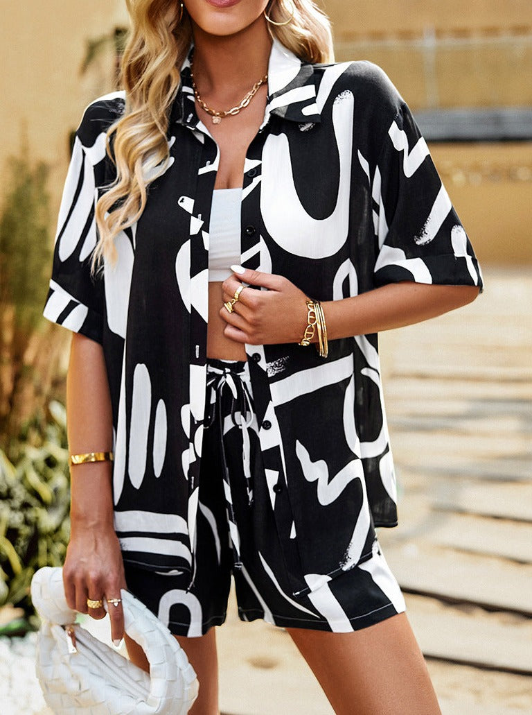Fera - Tweedelige zwart-witte short met ovale geometrische print