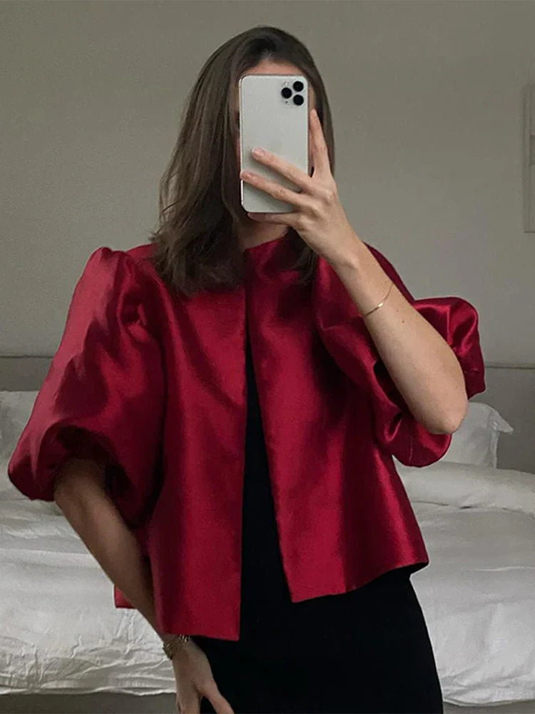 Mona - Elegant damesshirt met korte pofmouwen